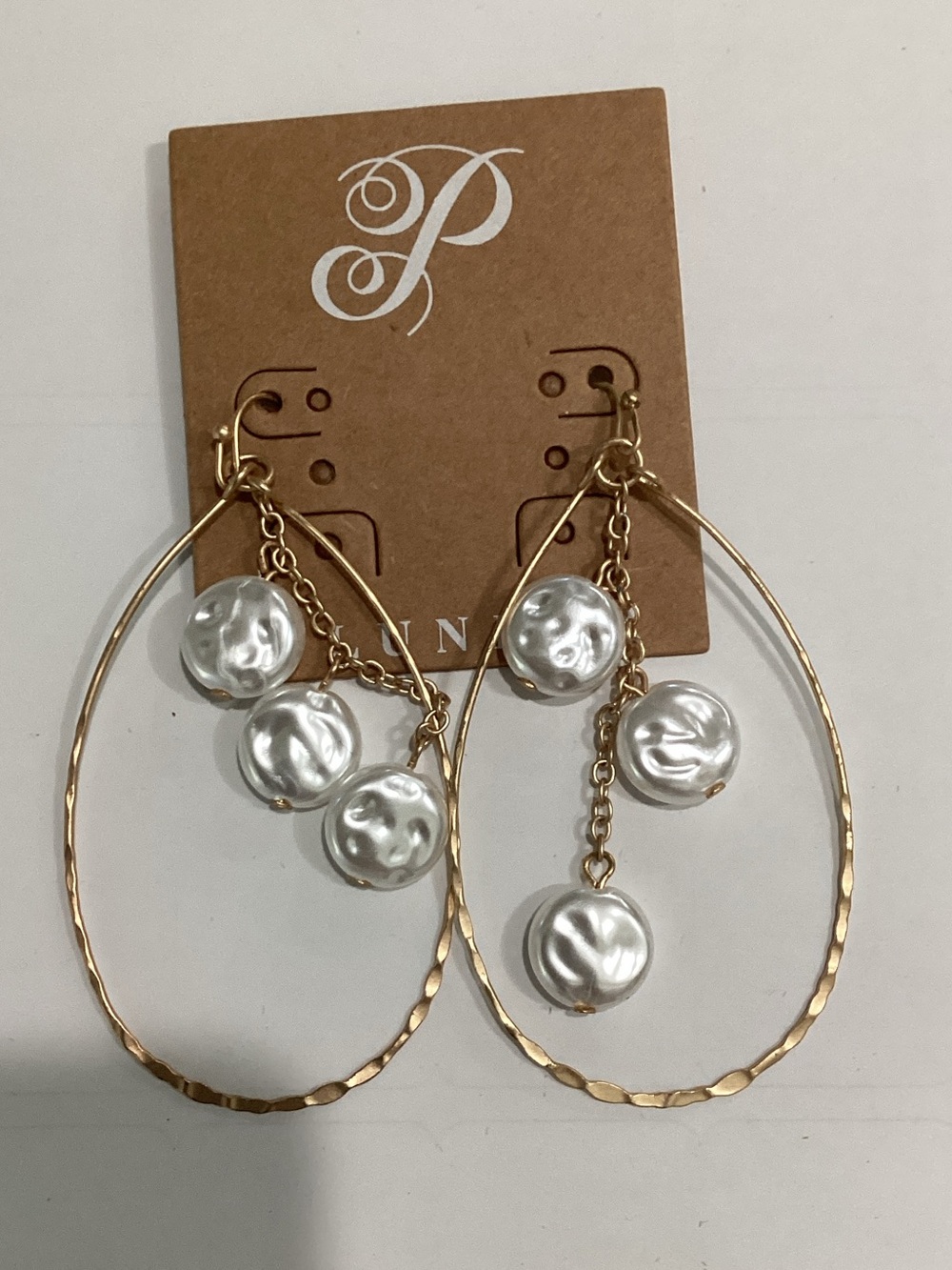 Plunder Gold Hammered Hoop Earrings with White Pearl‎ Drops